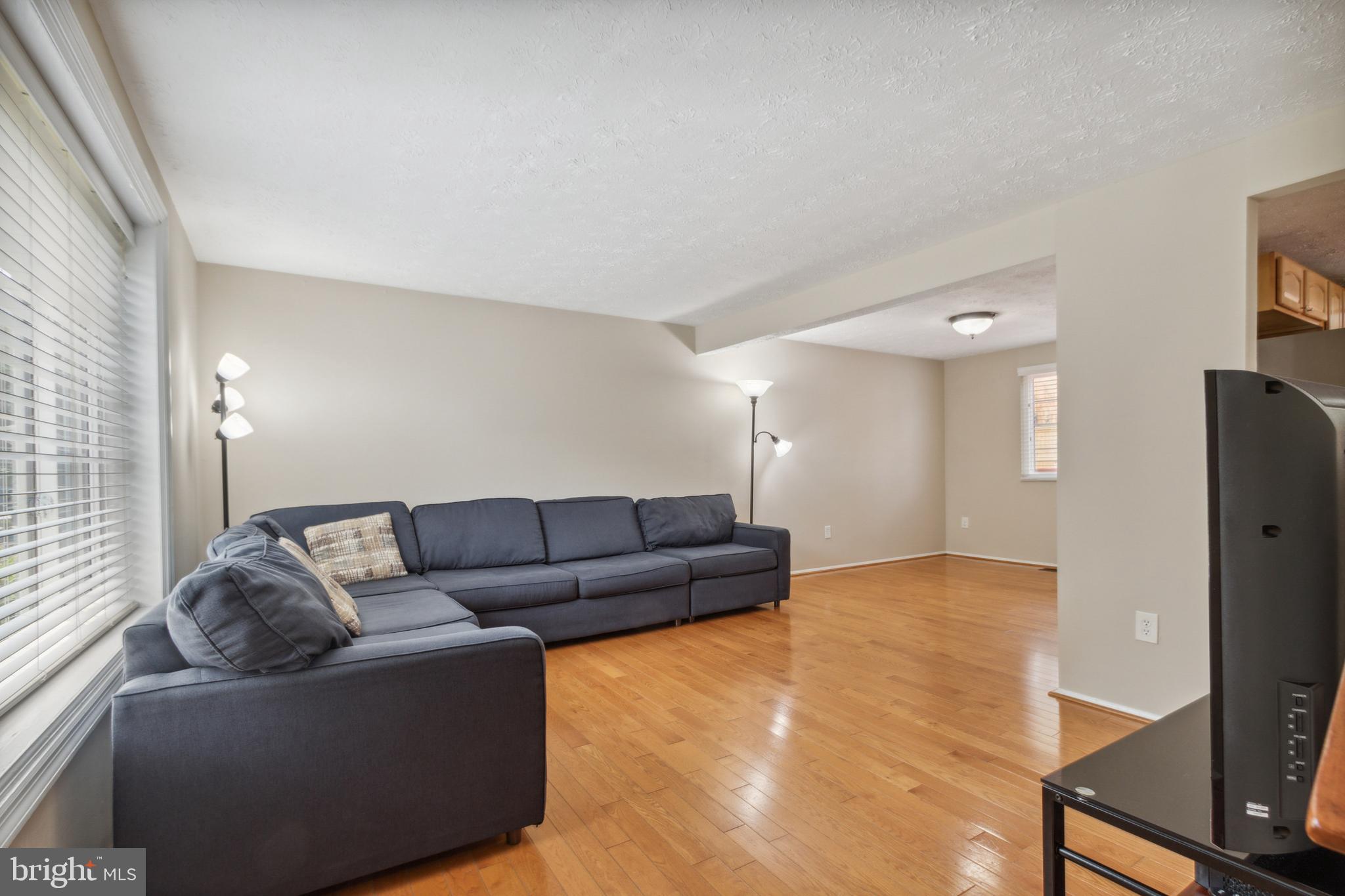 FIVE OAKS PLACE - Residential