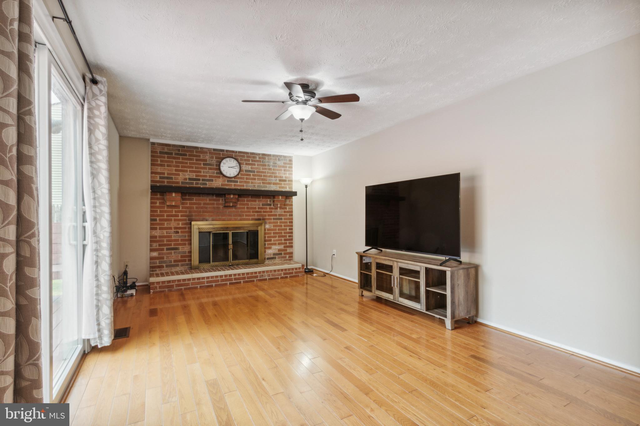 FIVE OAKS PLACE - Residential