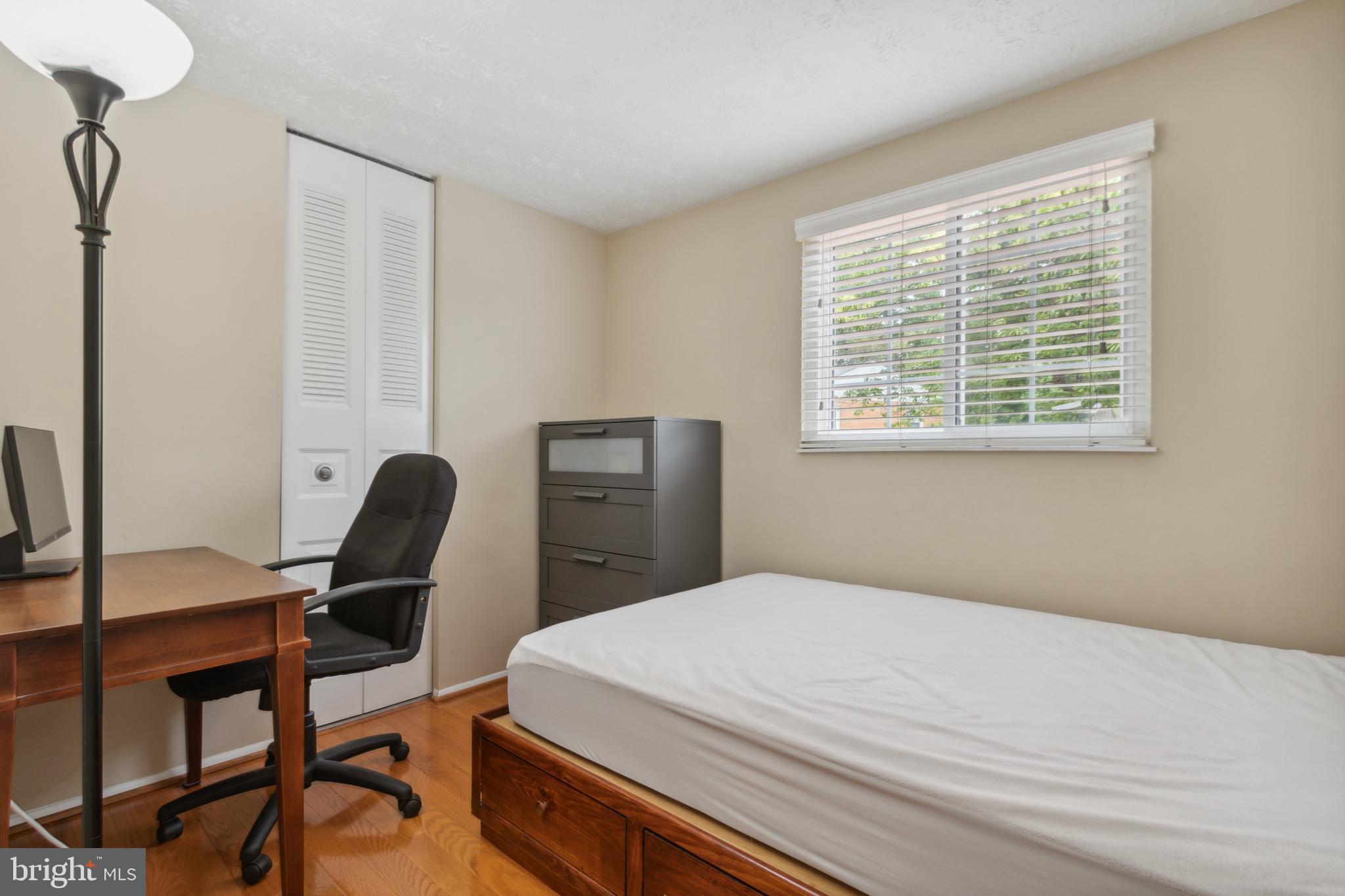 FIVE OAKS PLACE - Residential