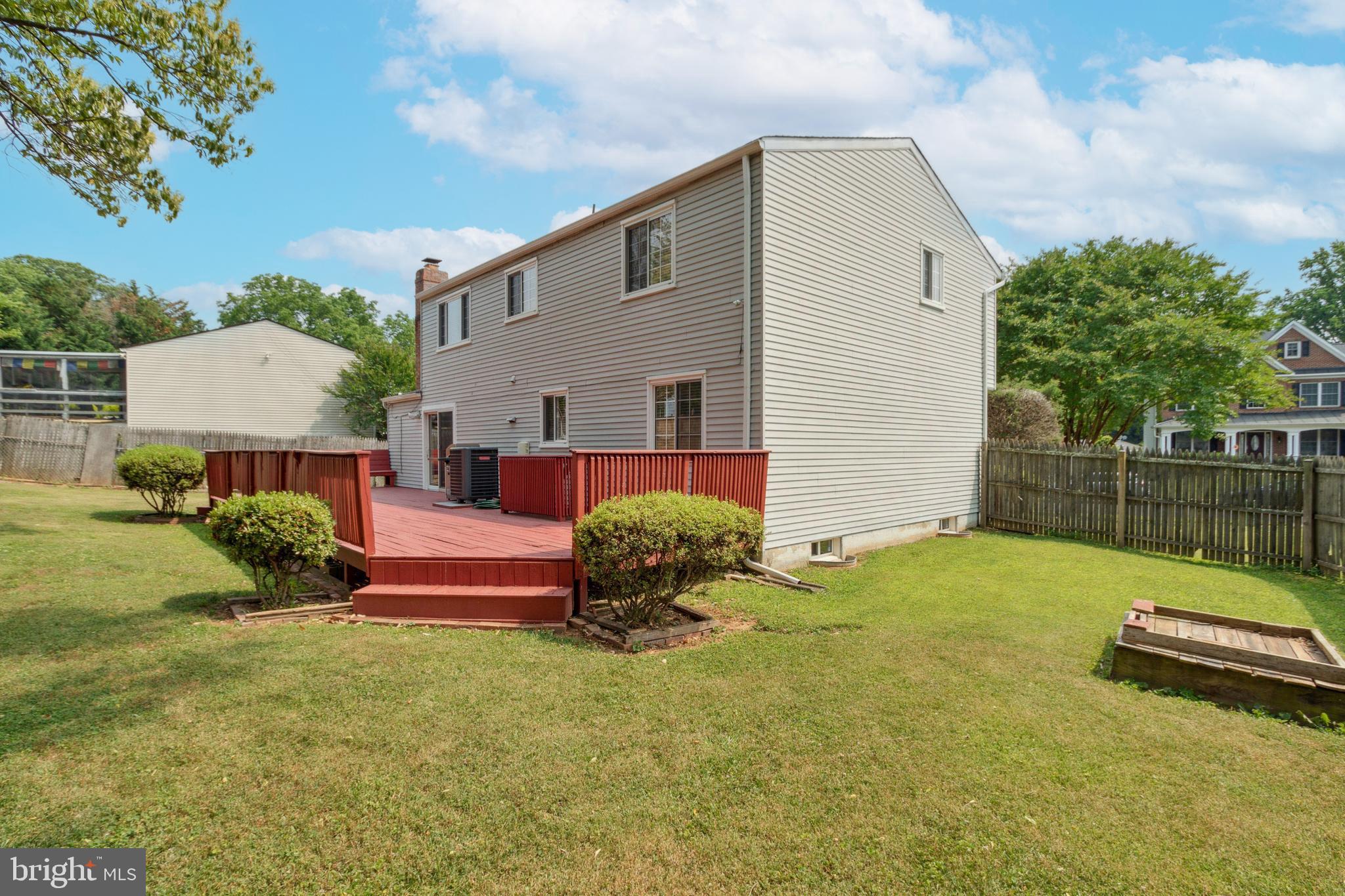 FIVE OAKS PLACE - Residential