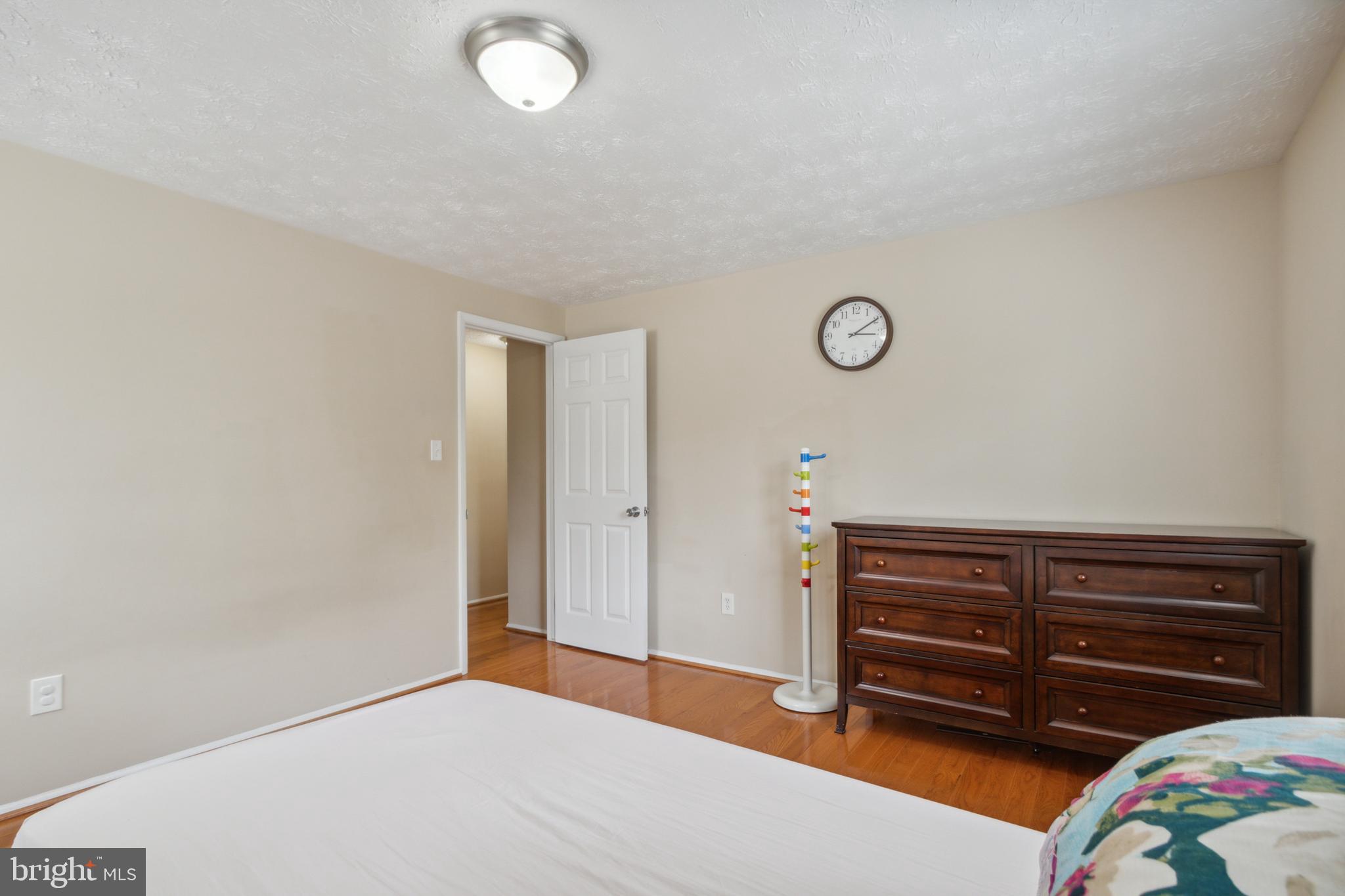 FIVE OAKS PLACE - Residential