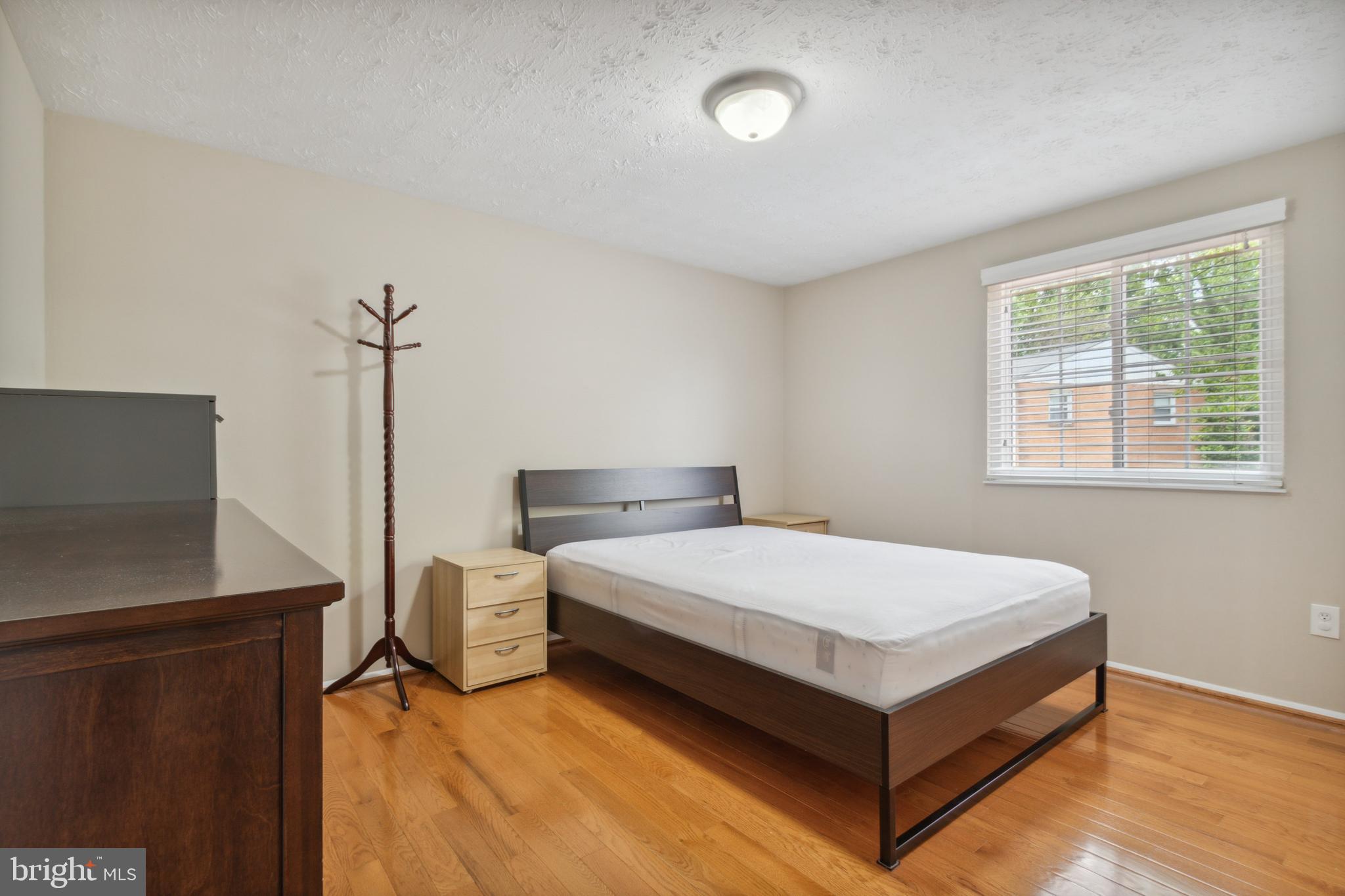 FIVE OAKS PLACE - Residential