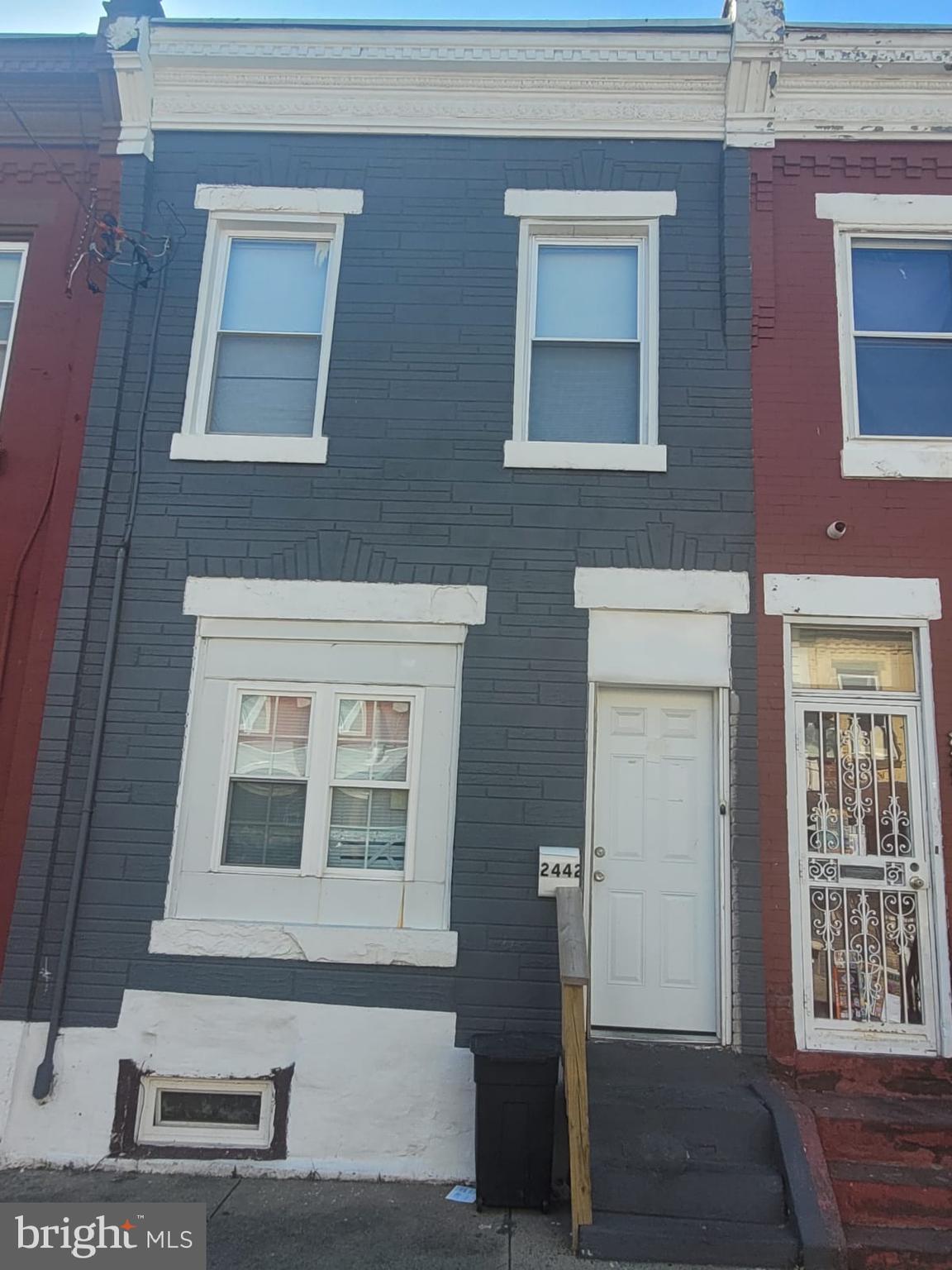 Welcome to 2442 W Oakdale St!This property presents an excellent opportunity for savvy investors looking to capitalize on steady appreciation, rental income, or development potential. Whether you’re a seasoned investor seeking a stable asset or looking to leverage growth through strategic upgrades look no further, Reach out today!