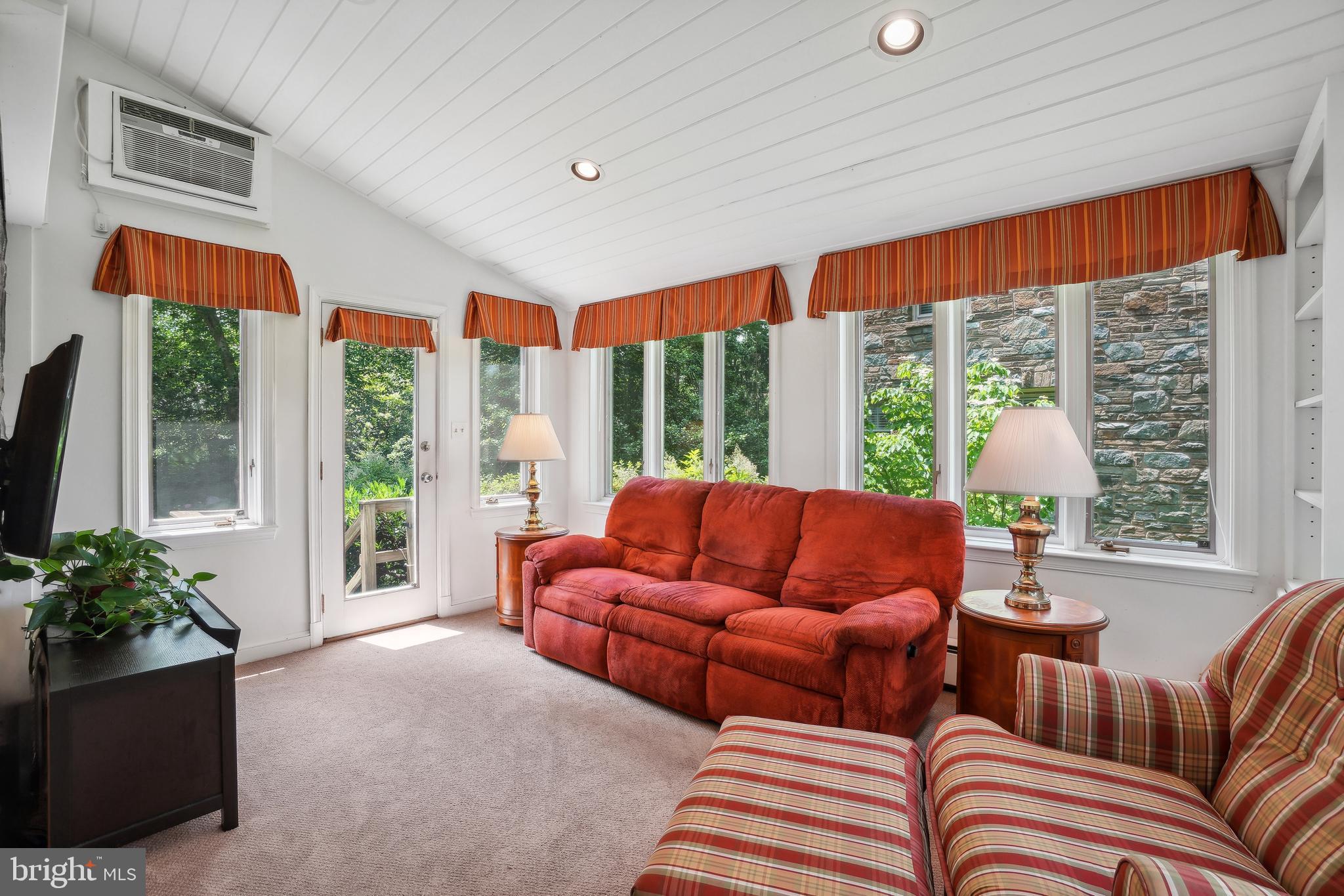 SPRING VALLEY - Residential