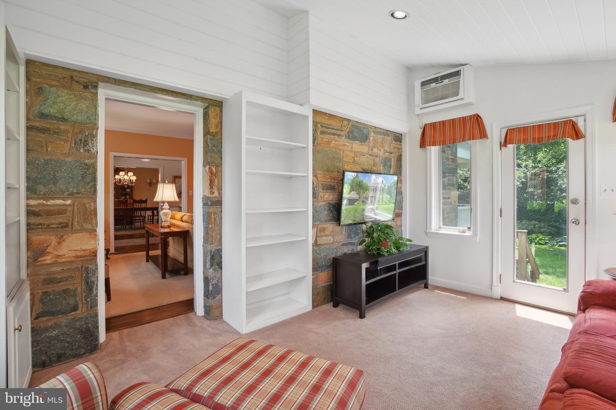 SPRING VALLEY - Residential