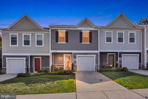 Townhouse For Sale - 420 Maple Run Drive<br/> York County, New York, PA 17404