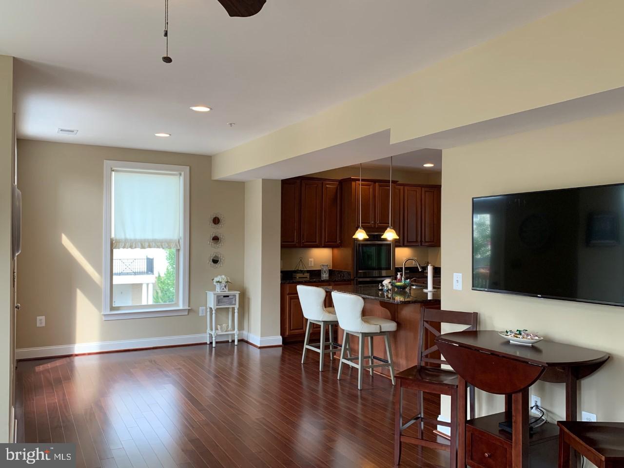 LANSDOWNE TOWN CENTER CONDOS - Residential