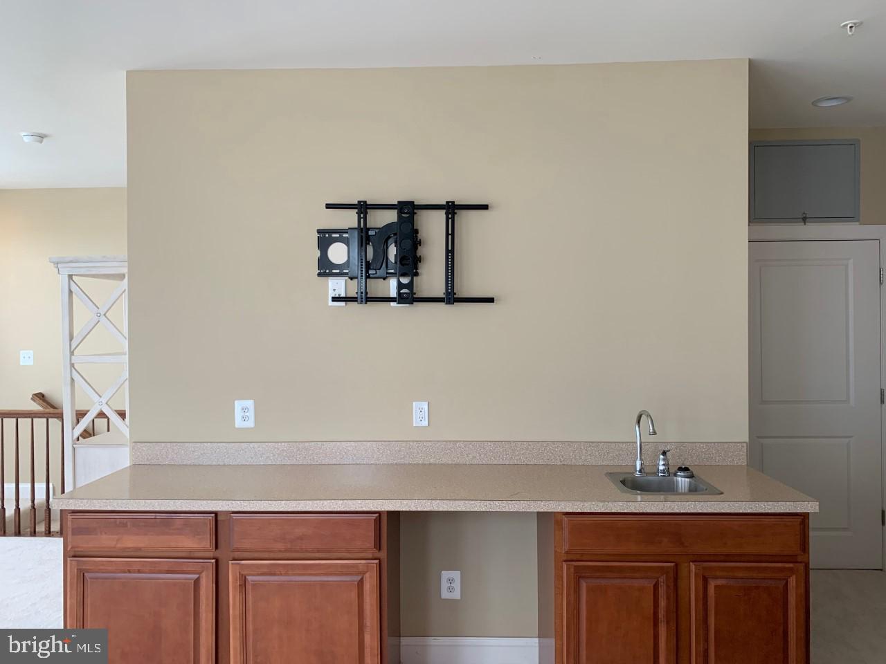 LANSDOWNE TOWN CENTER CONDOS - Residential