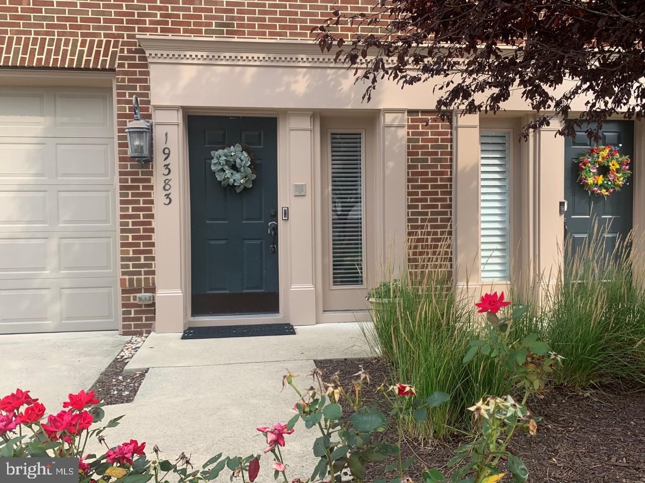 LANSDOWNE TOWN CENTER CONDOS - Residential