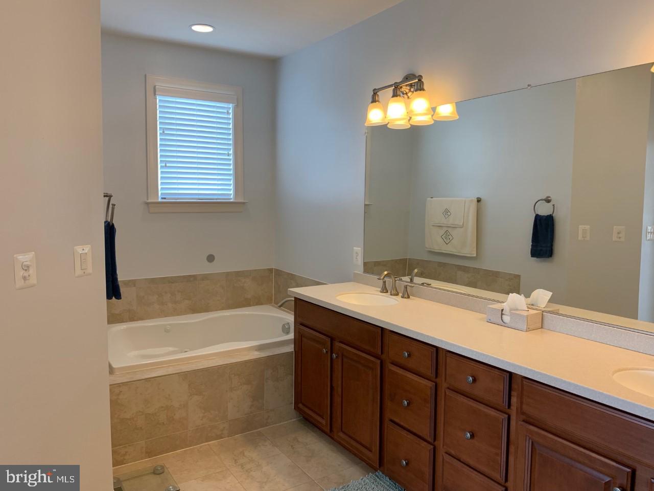 LANSDOWNE TOWN CENTER CONDOS - Residential