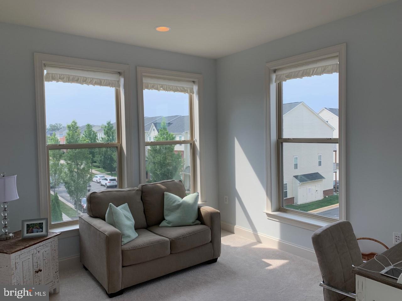 LANSDOWNE TOWN CENTER CONDOS - Residential