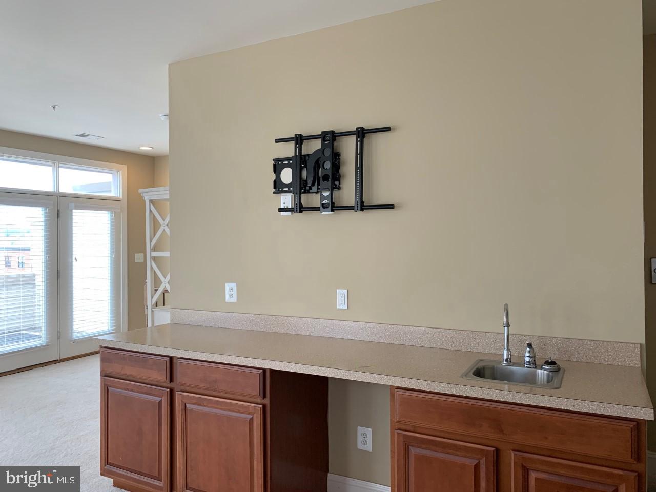 LANSDOWNE TOWN CENTER CONDOS - Residential