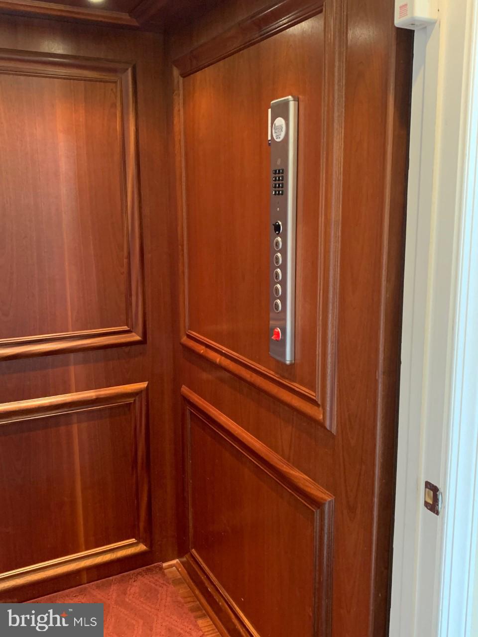 LANSDOWNE TOWN CENTER CONDOS - Residential