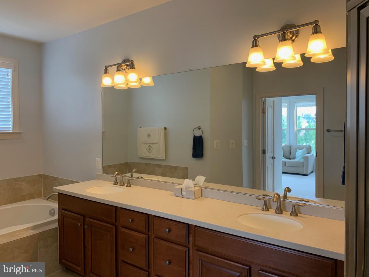 LANSDOWNE TOWN CENTER CONDOS - Residential