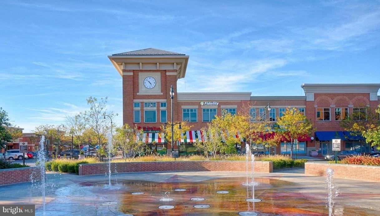 LANSDOWNE TOWN CENTER CONDOS - Residential