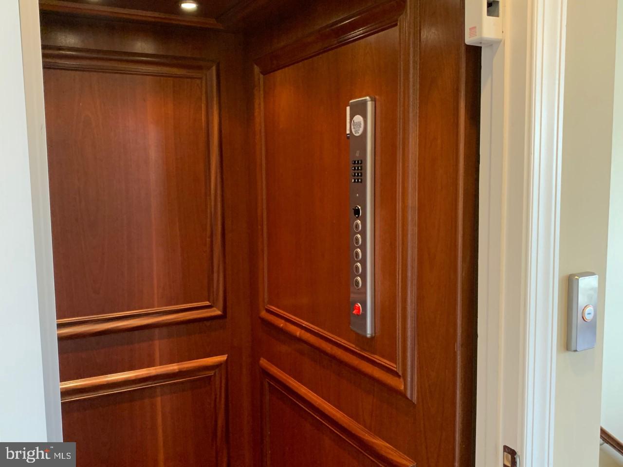 LANSDOWNE TOWN CENTER CONDOS - Residential