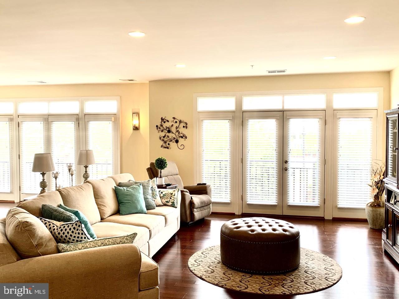 LANSDOWNE TOWN CENTER CONDOS - Residential