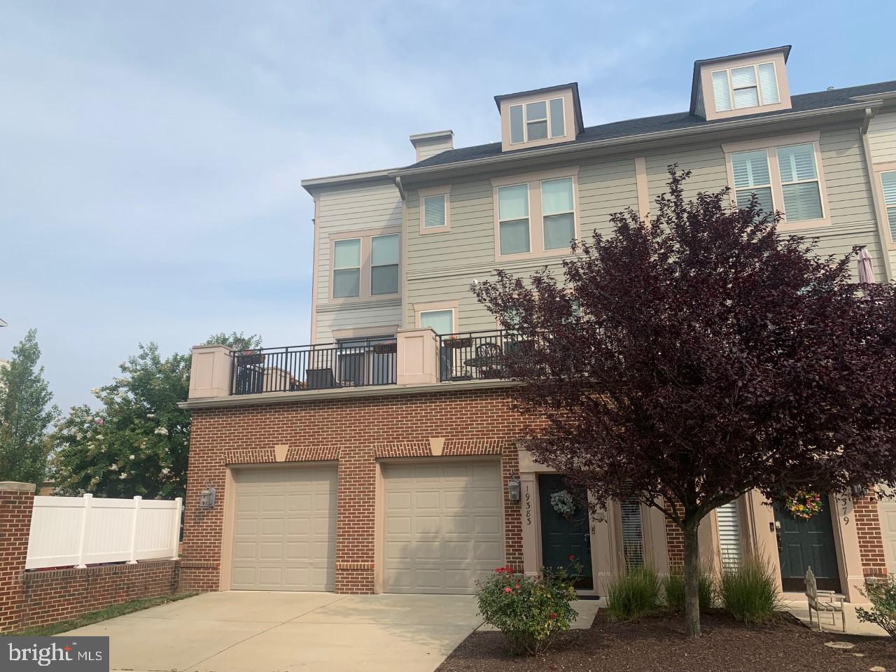 LANSDOWNE TOWN CENTER CONDOS - Residential