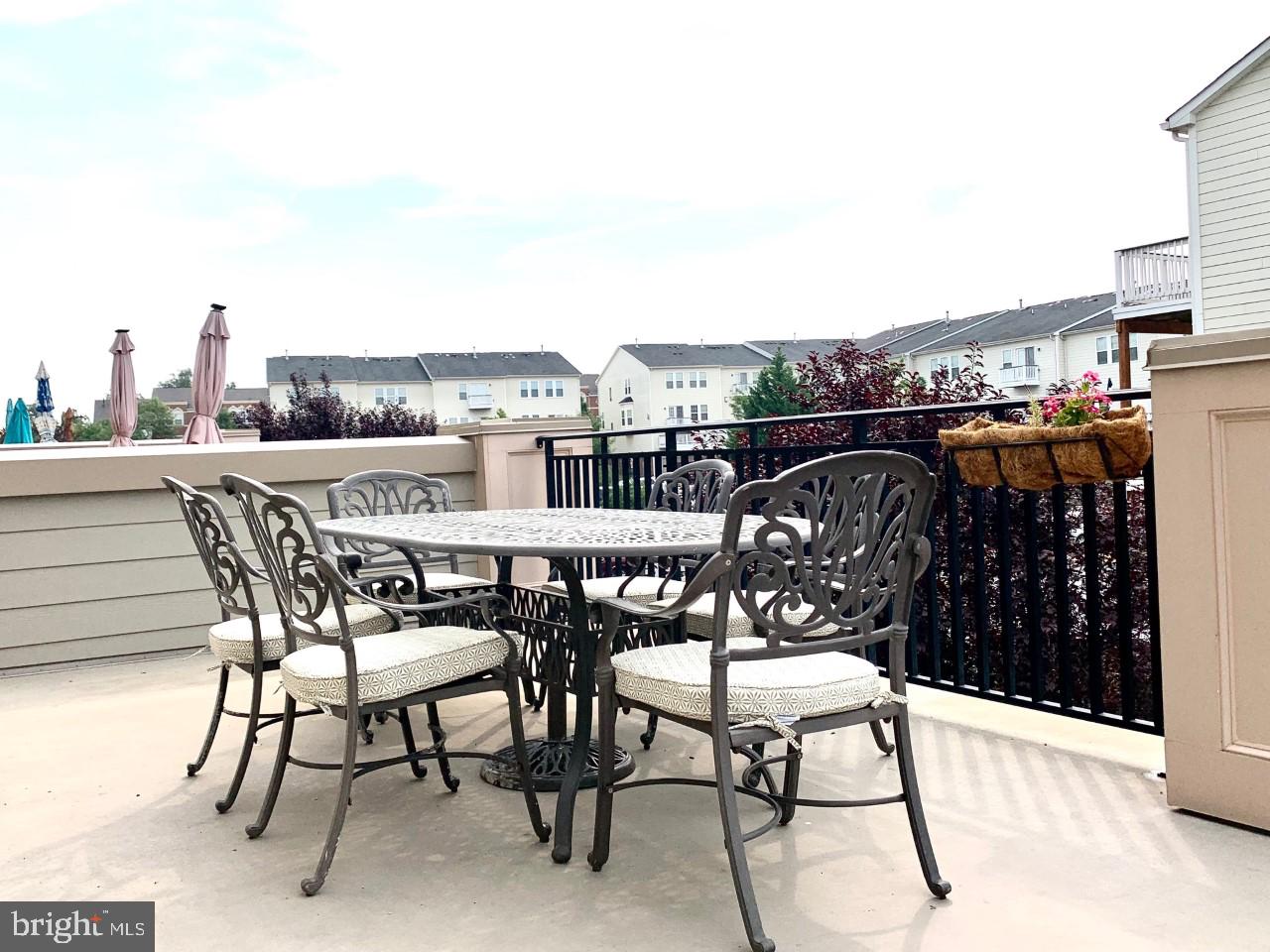 LANSDOWNE TOWN CENTER CONDOS - Residential