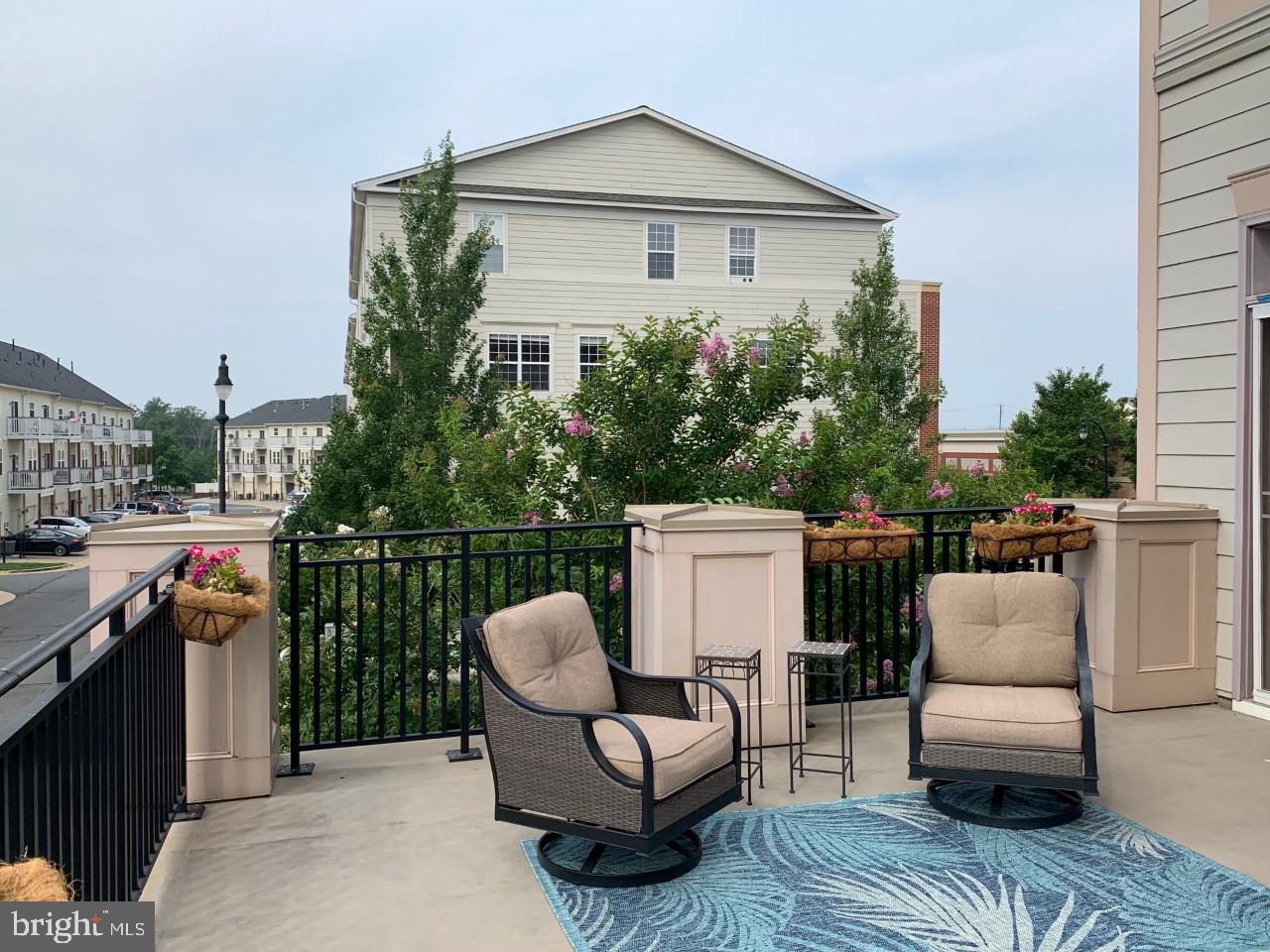 LANSDOWNE TOWN CENTER CONDOS - Residential