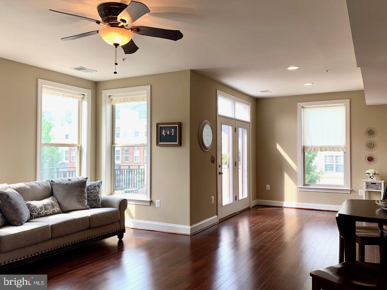 LANSDOWNE TOWN CENTER CONDOS - Residential