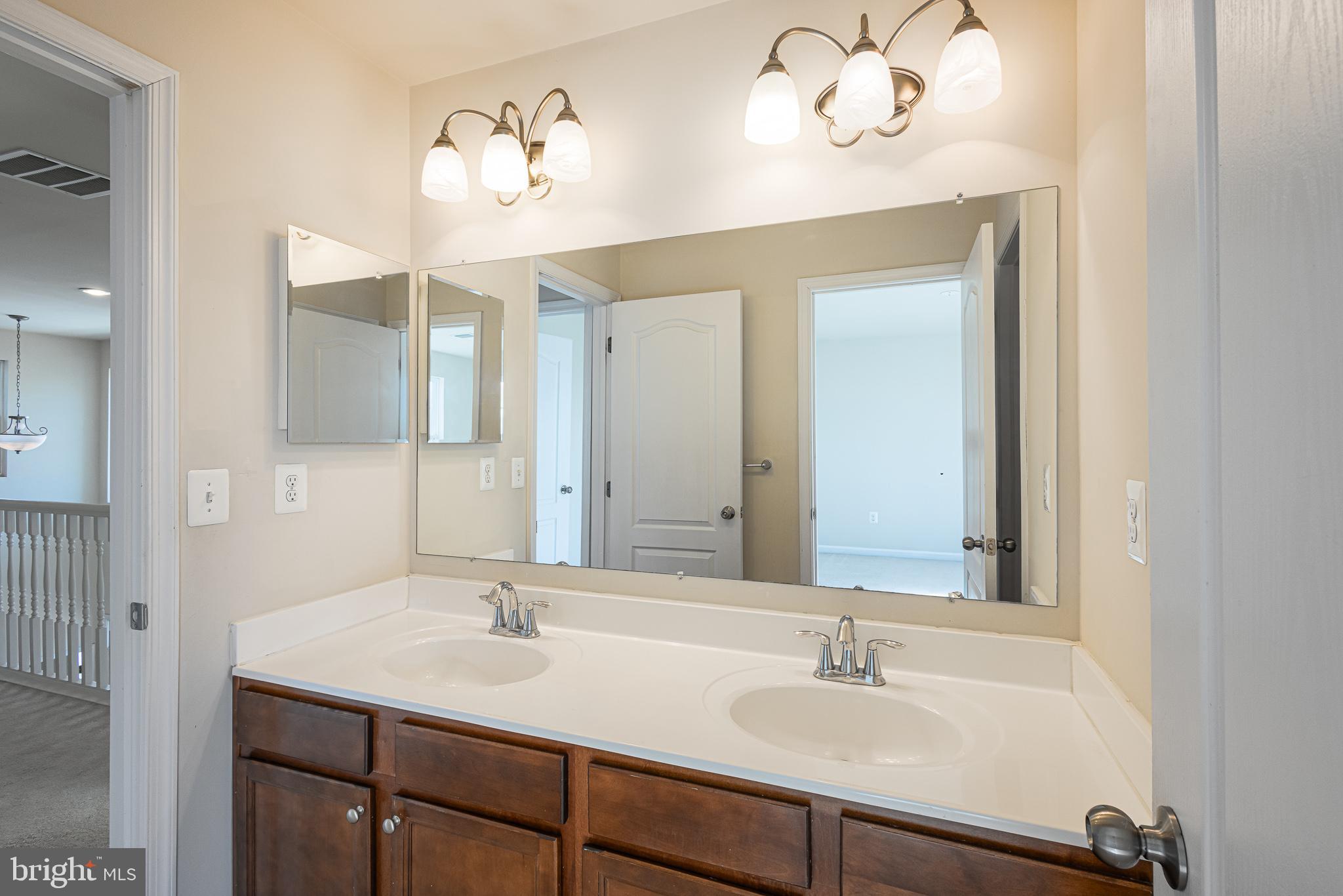 LAKELANDS AT EASTON - Residential