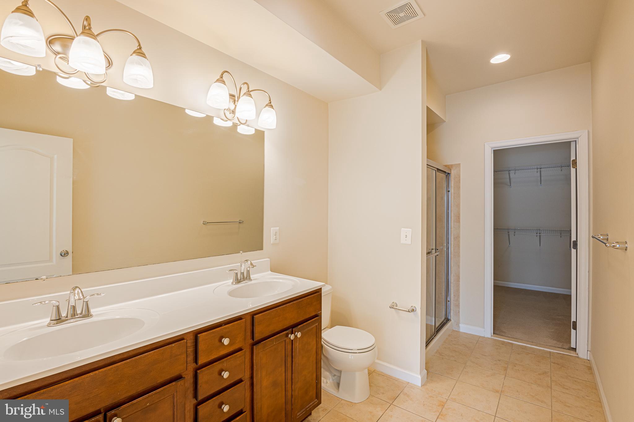 LAKELANDS AT EASTON - Residential