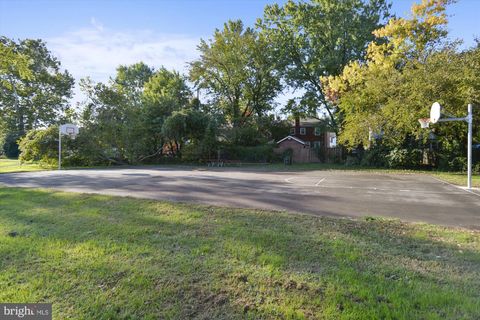 listing image 75