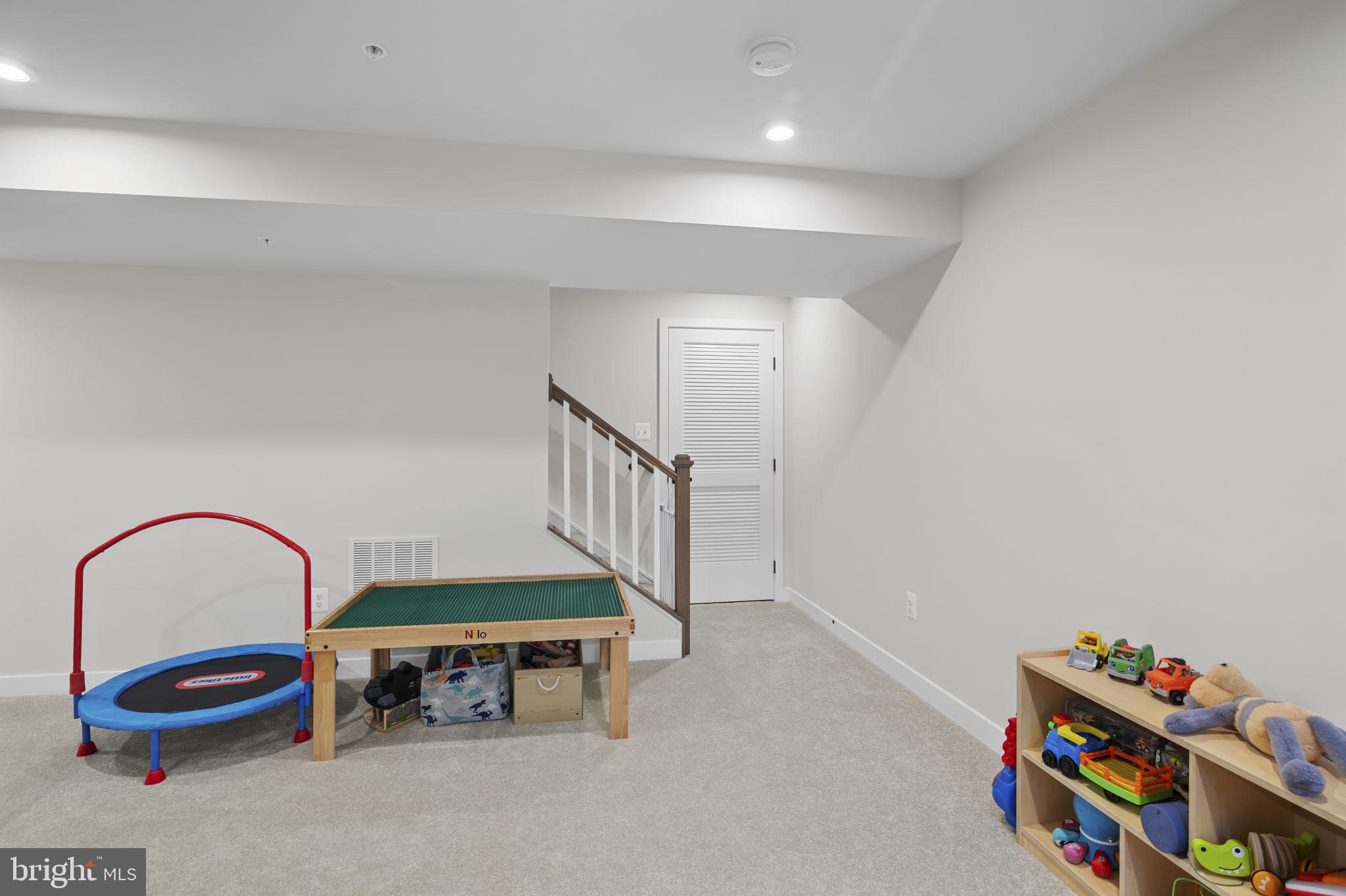 JAMES RUN CARRIAGE HOMES - Residential