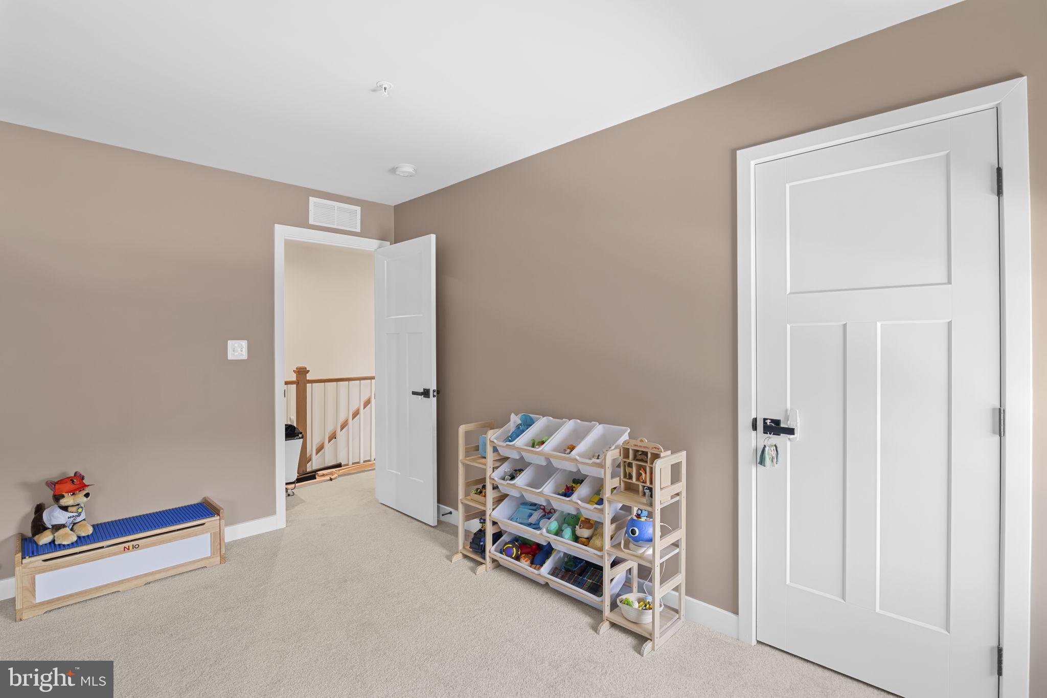 JAMES RUN CARRIAGE HOMES - Residential