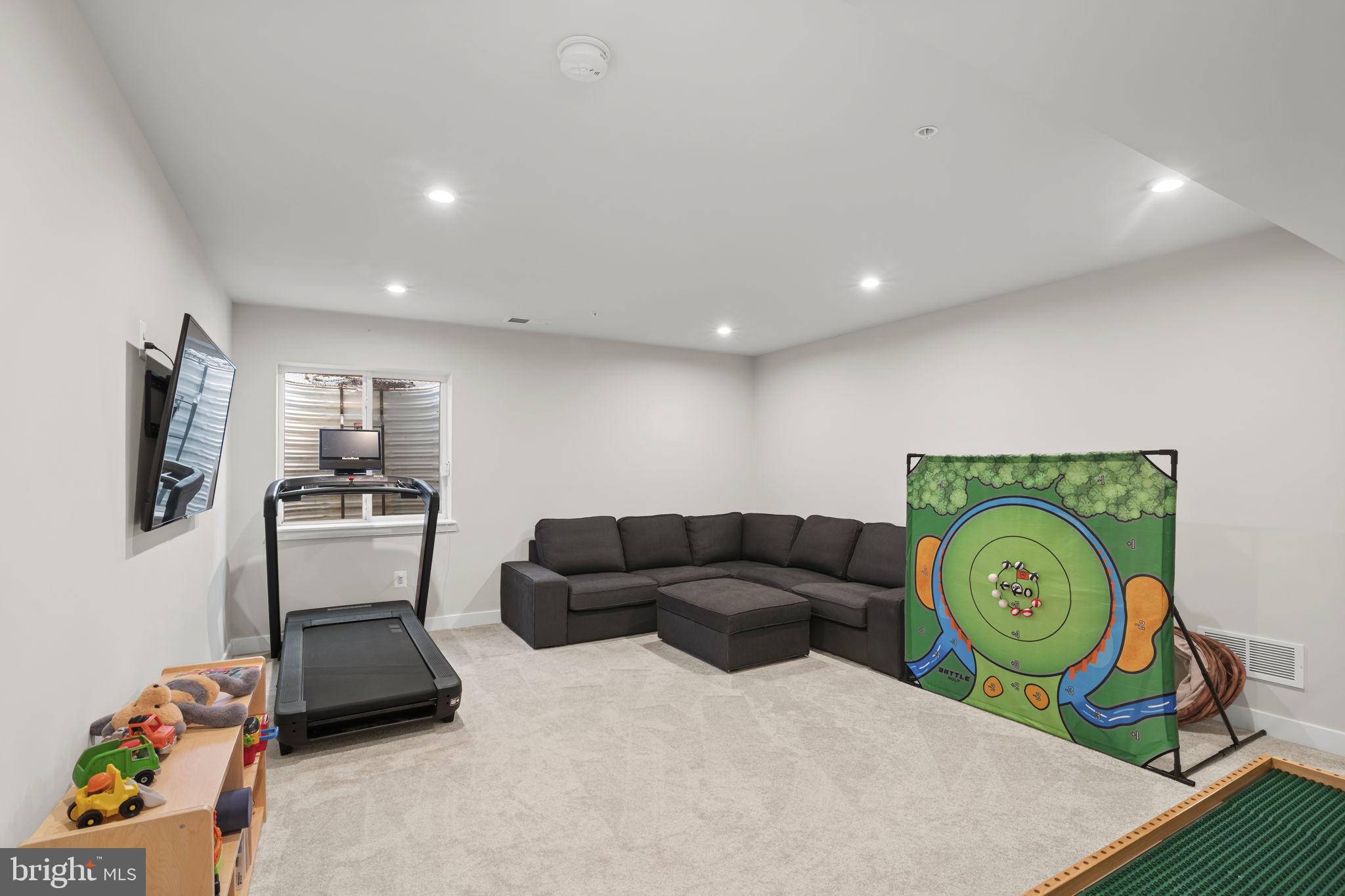 JAMES RUN CARRIAGE HOMES - Residential
