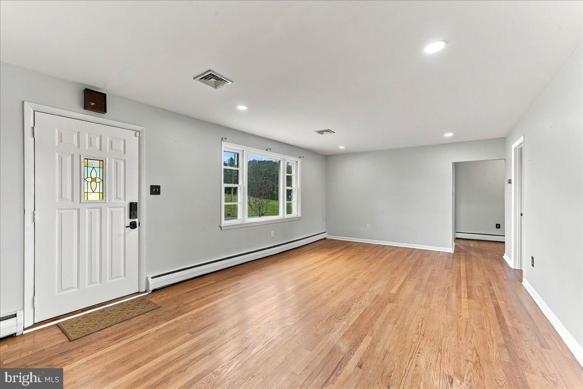 830 W KINGS HIGHWAY