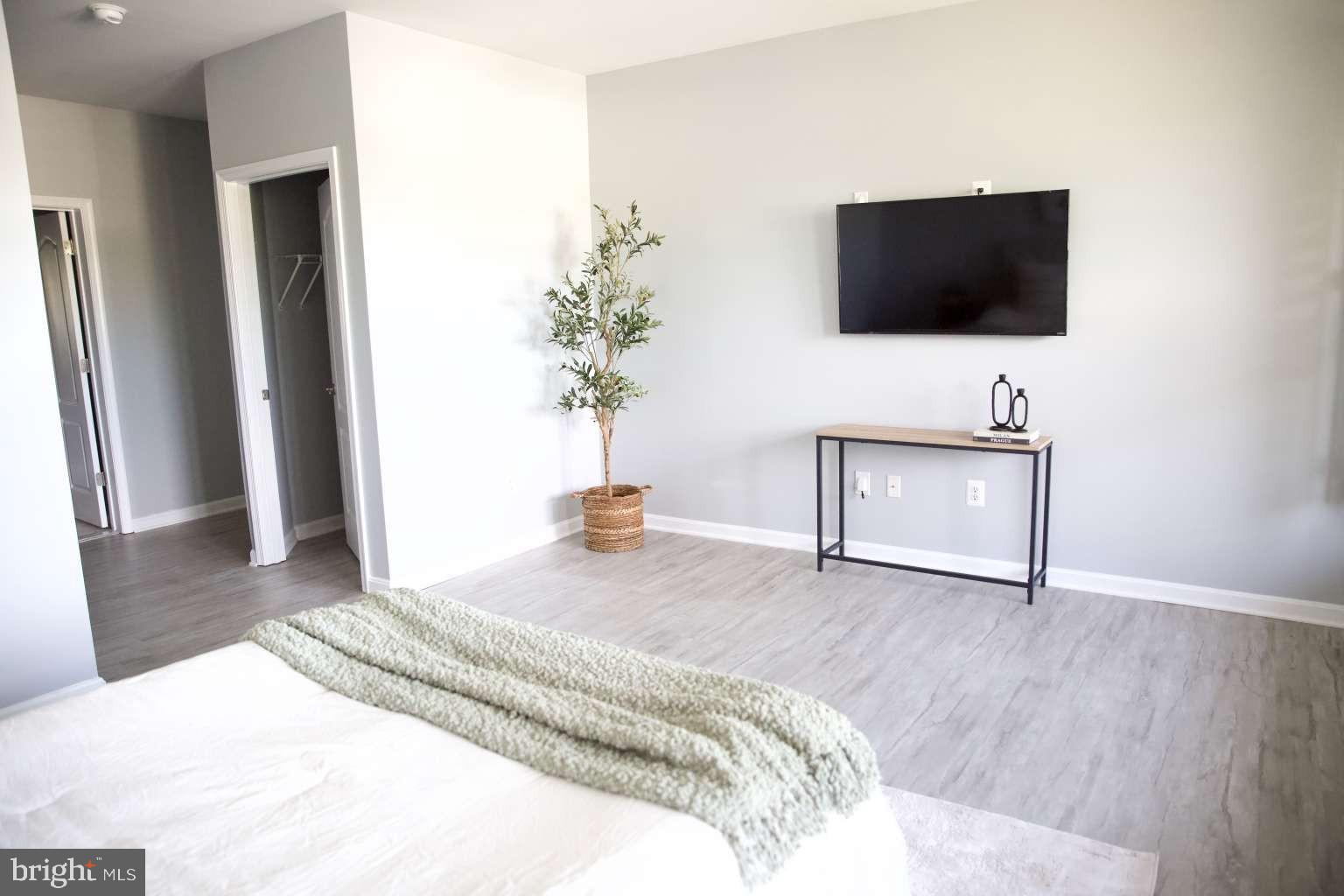 OYSTER BAY CONDOMINIUMS - Residential