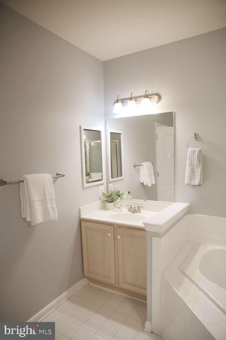 OYSTER BAY CONDOMINIUMS - Residential