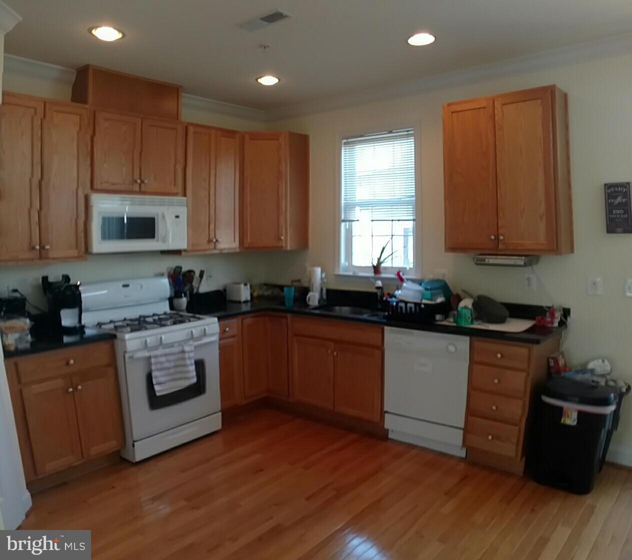 CAMDEN CROSSING - Residential Lease