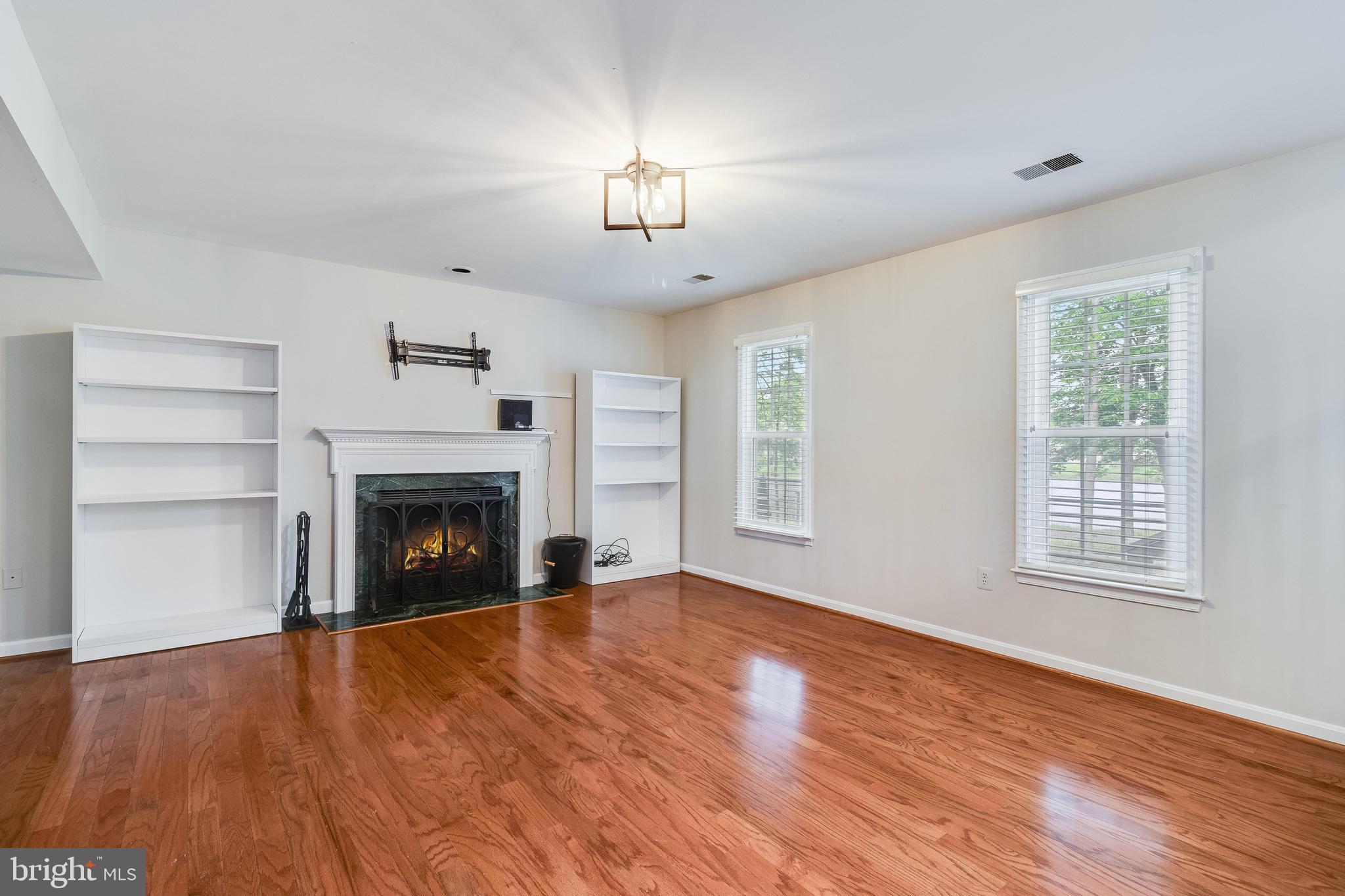 DORCHESTER - ST. CHARLES - Residential Lease