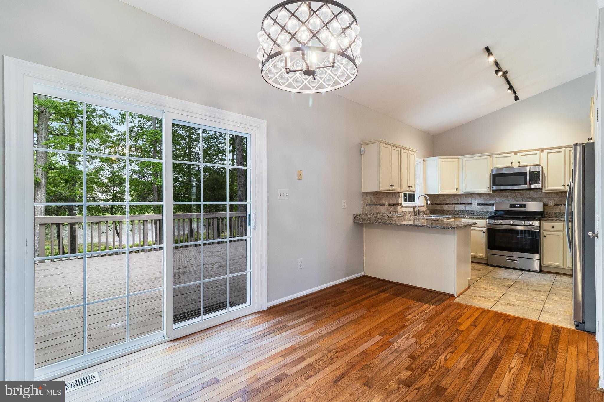 DORCHESTER - ST. CHARLES - Residential Lease