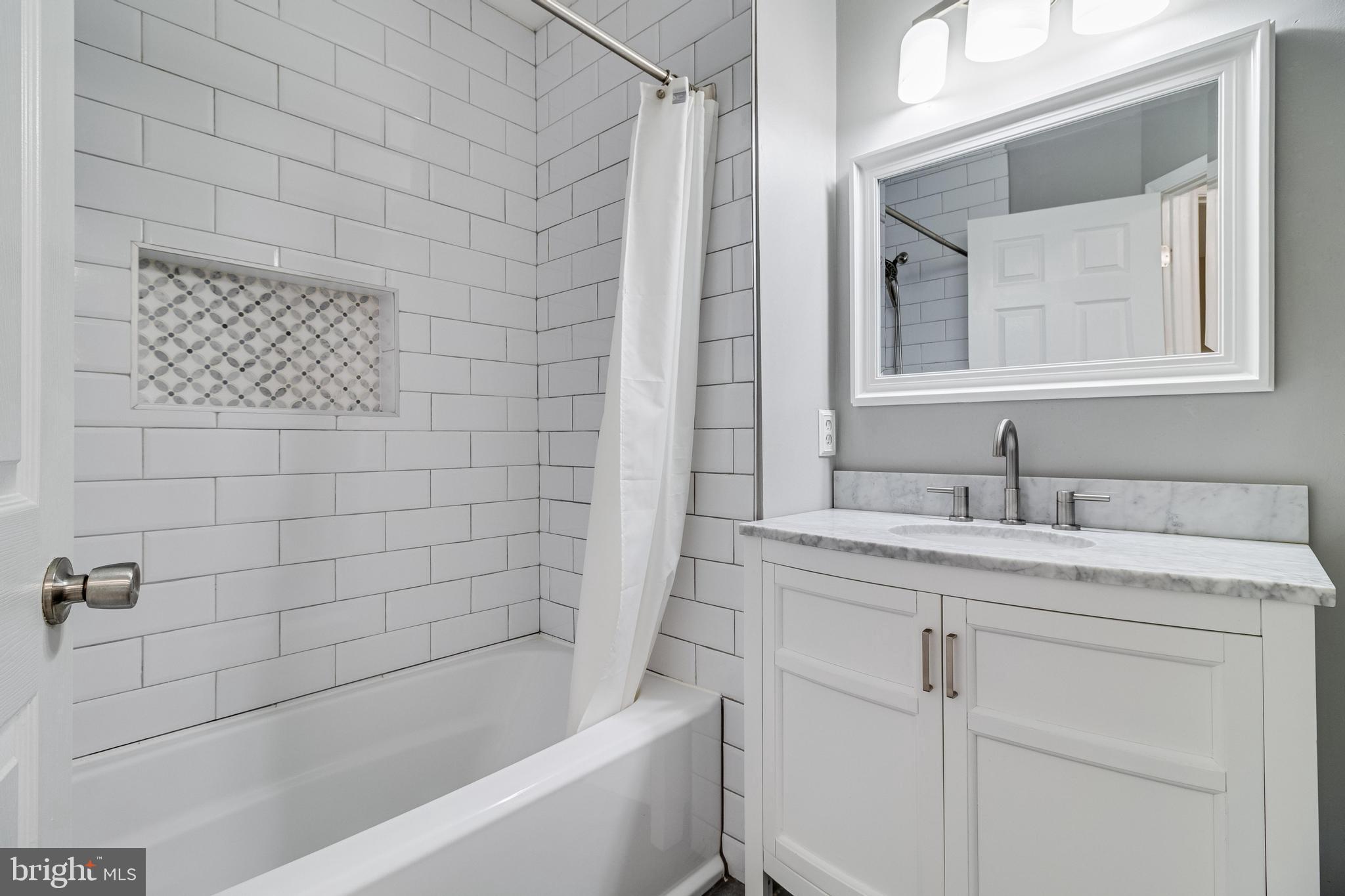 DORCHESTER - ST. CHARLES - Residential Lease