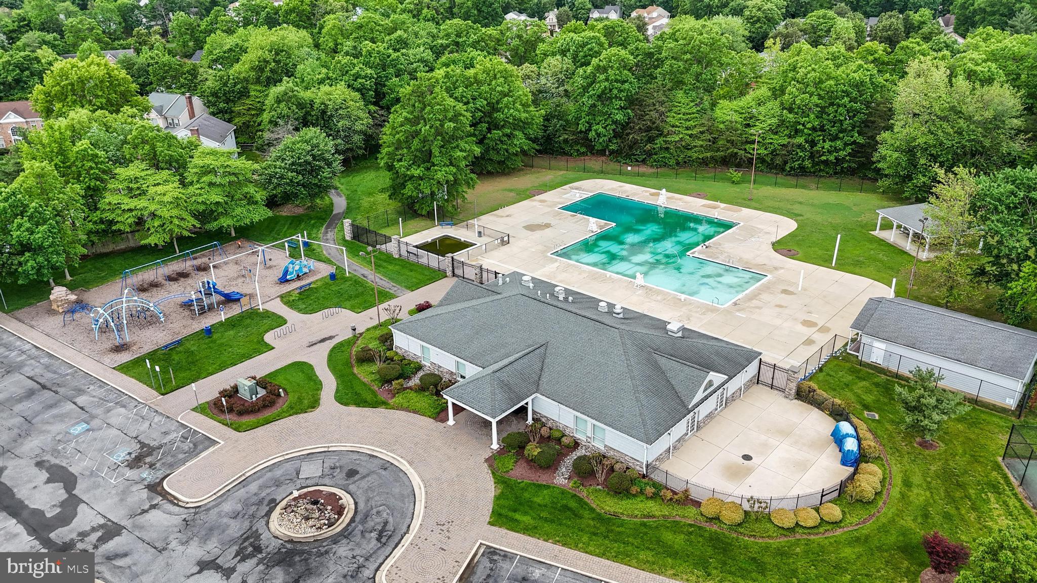 DORCHESTER - ST. CHARLES - Residential Lease