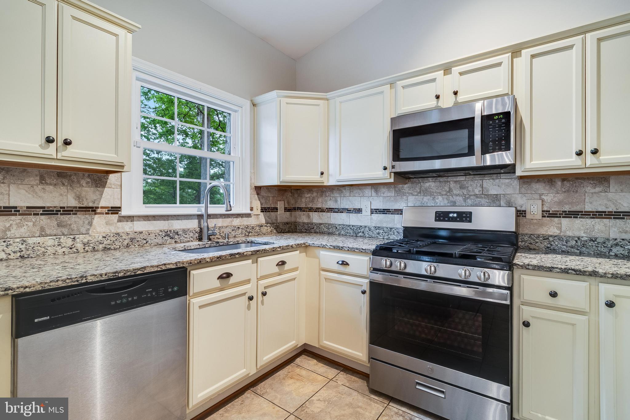 DORCHESTER - ST. CHARLES - Residential Lease