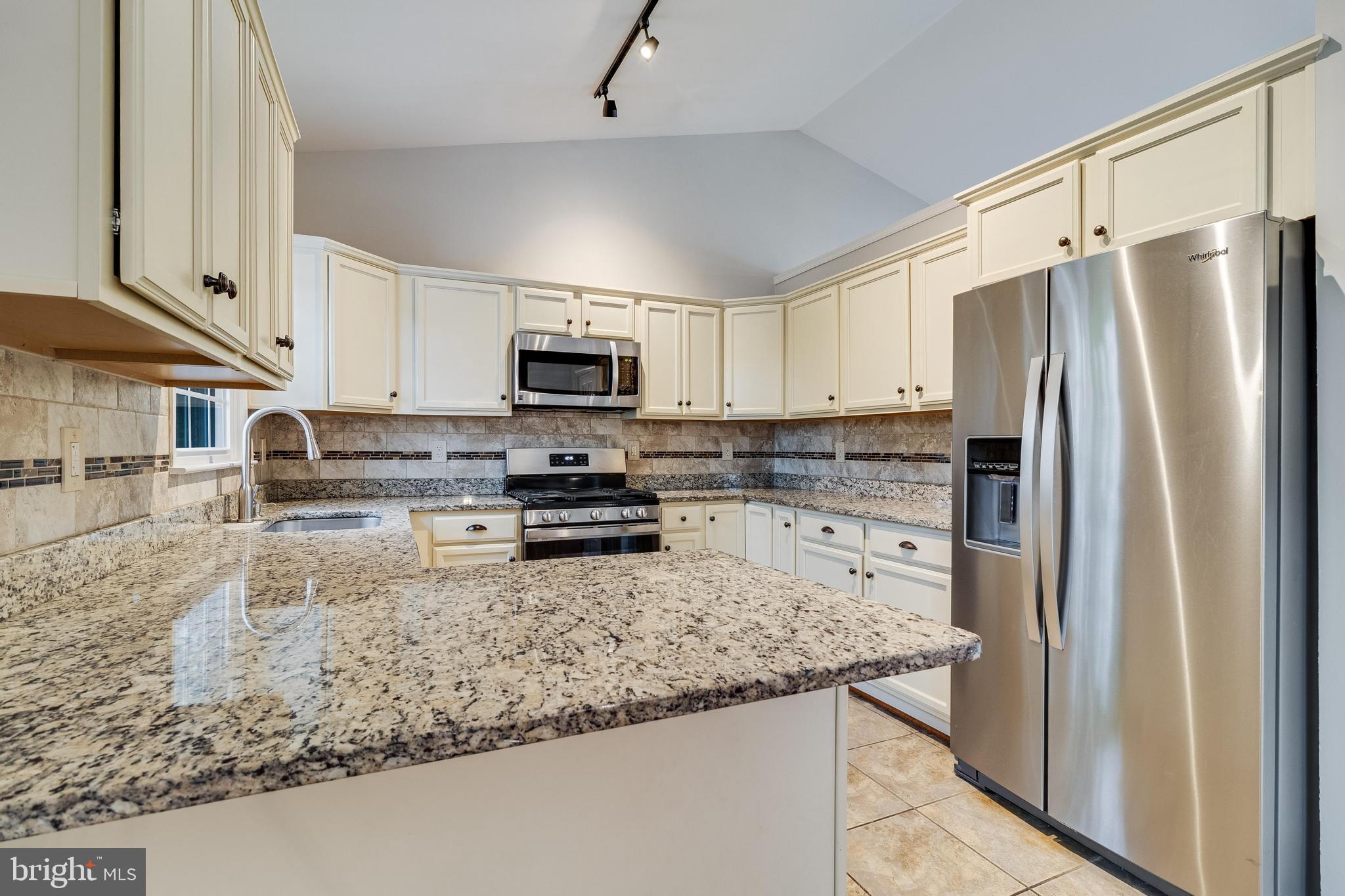 DORCHESTER - ST. CHARLES - Residential Lease