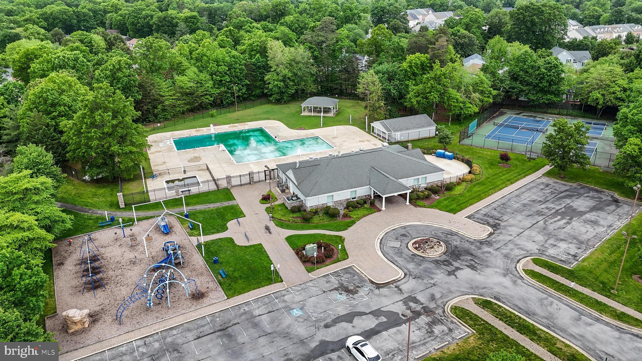 DORCHESTER - ST. CHARLES - Residential Lease