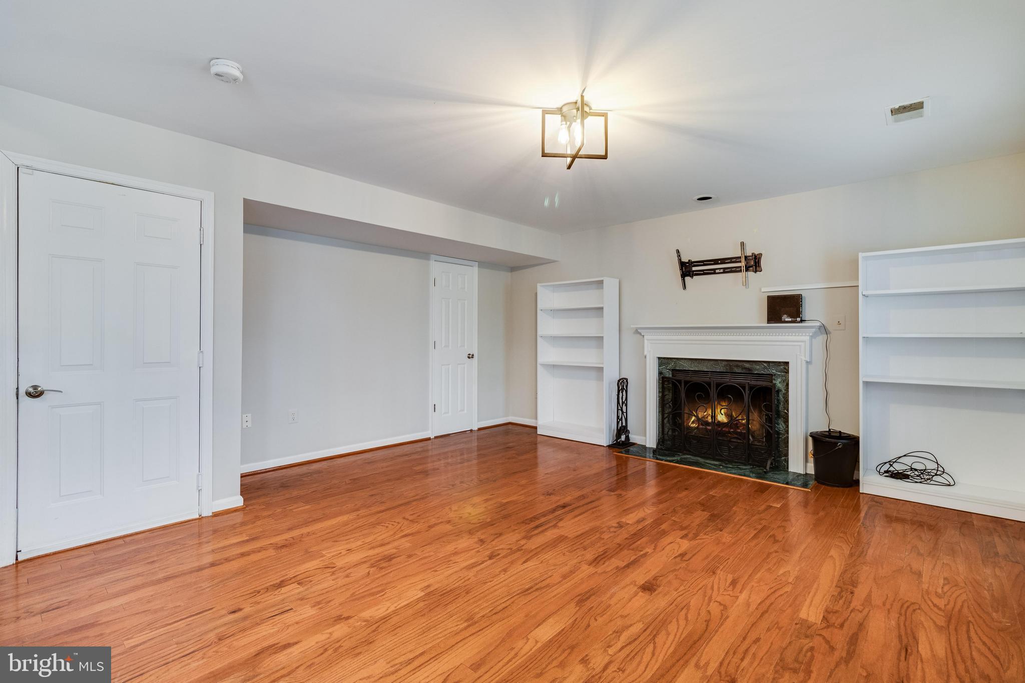 DORCHESTER - ST. CHARLES - Residential Lease