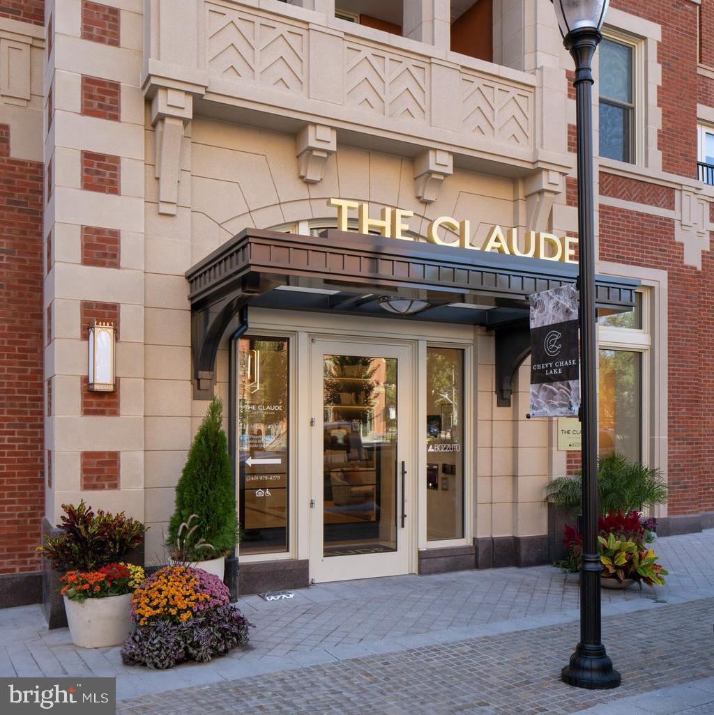 An Exceptional Life from Any Perspective – Welcome to The Claude
Elegance or expression. A tranquil retreat or an artful exuberance. At The Claude, living beautifully is truly in the eye of the beholder.
Discover an inspiring blend of modern simplicity, offering a private, stylish way of life. Here, you’ll experience a luxurious timelessness, where classic elegance meets rich apartment interiors and restorative amenity spaces—a perfect sanctuary to call home.
*PRICING AND AVAILABILITY SUBJECT TO CHANGE DAILY*
Parking fee $195.00 for first vehicle, $250.00 for second vehicle/month
Please show your ID to take a tour!