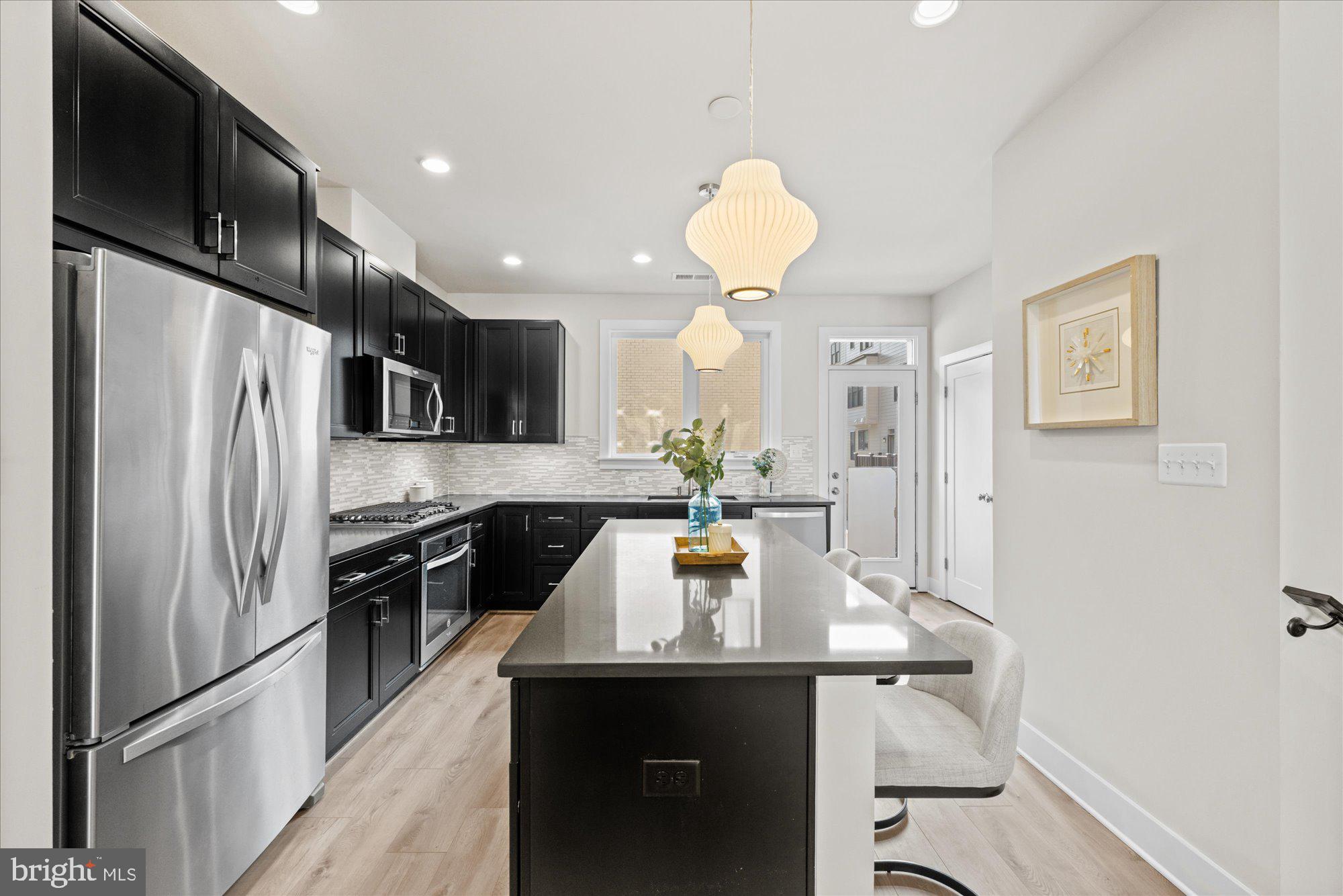 MONTGOMERY ROW - Residential