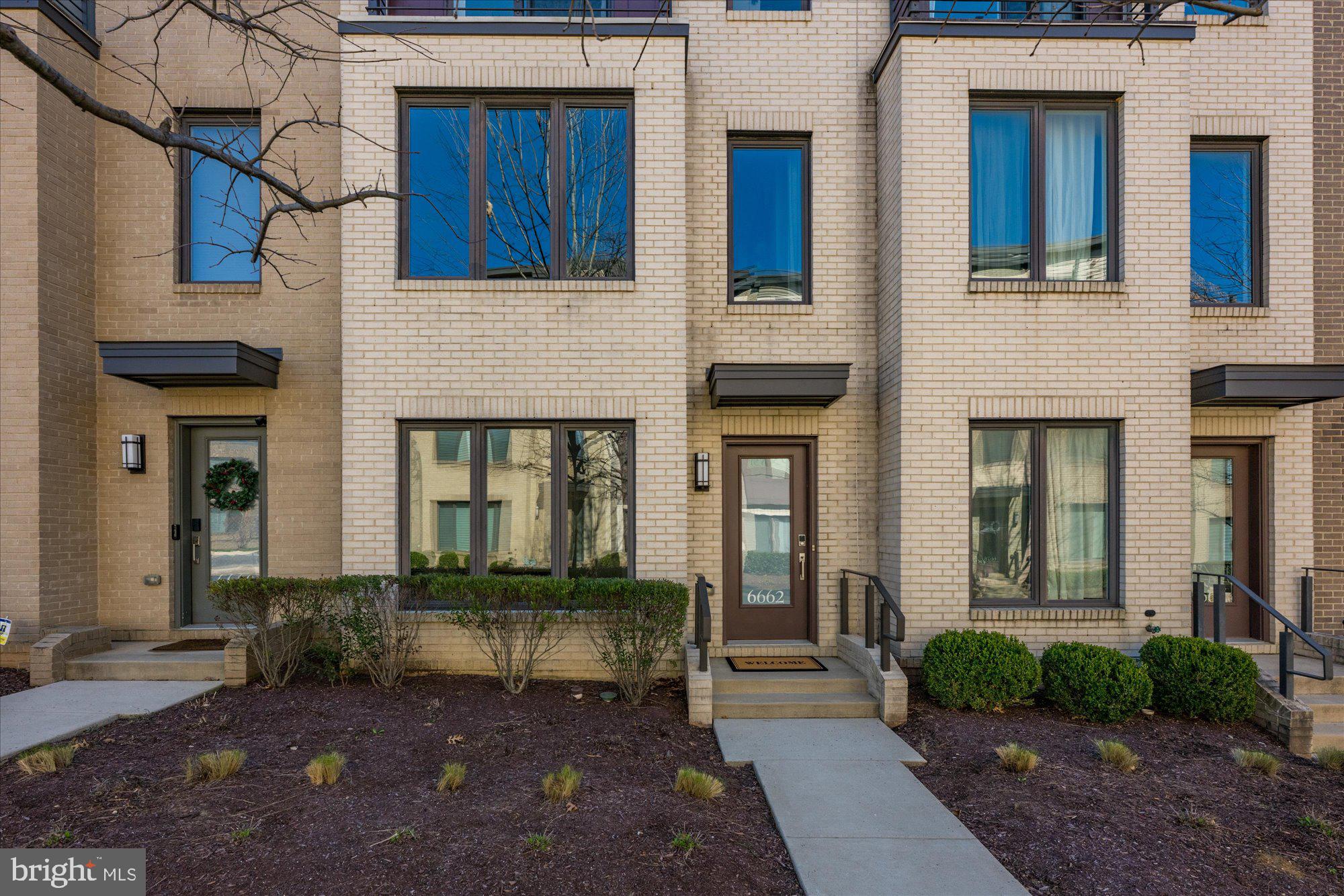 MONTGOMERY ROW - Residential