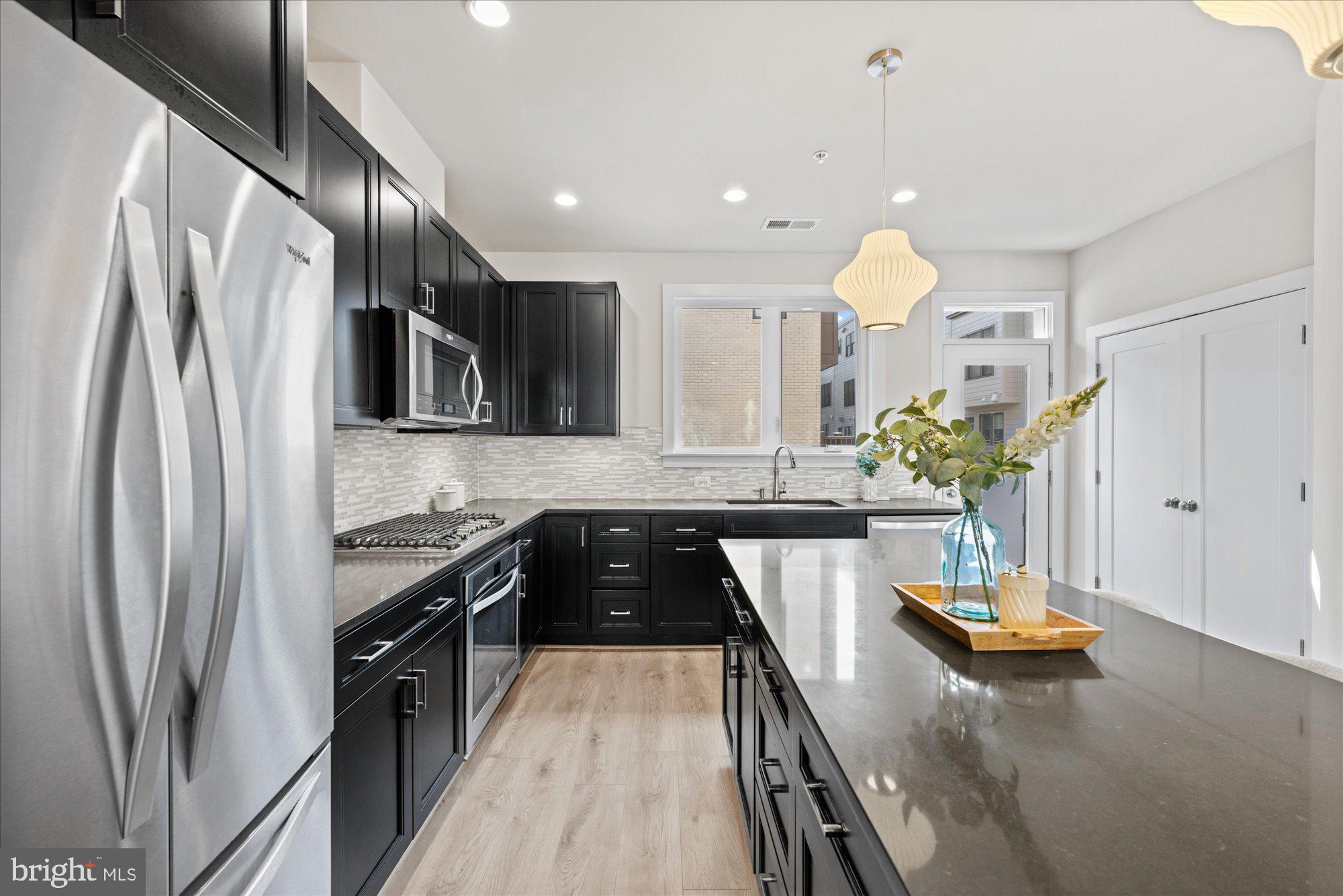 MONTGOMERY ROW - Residential