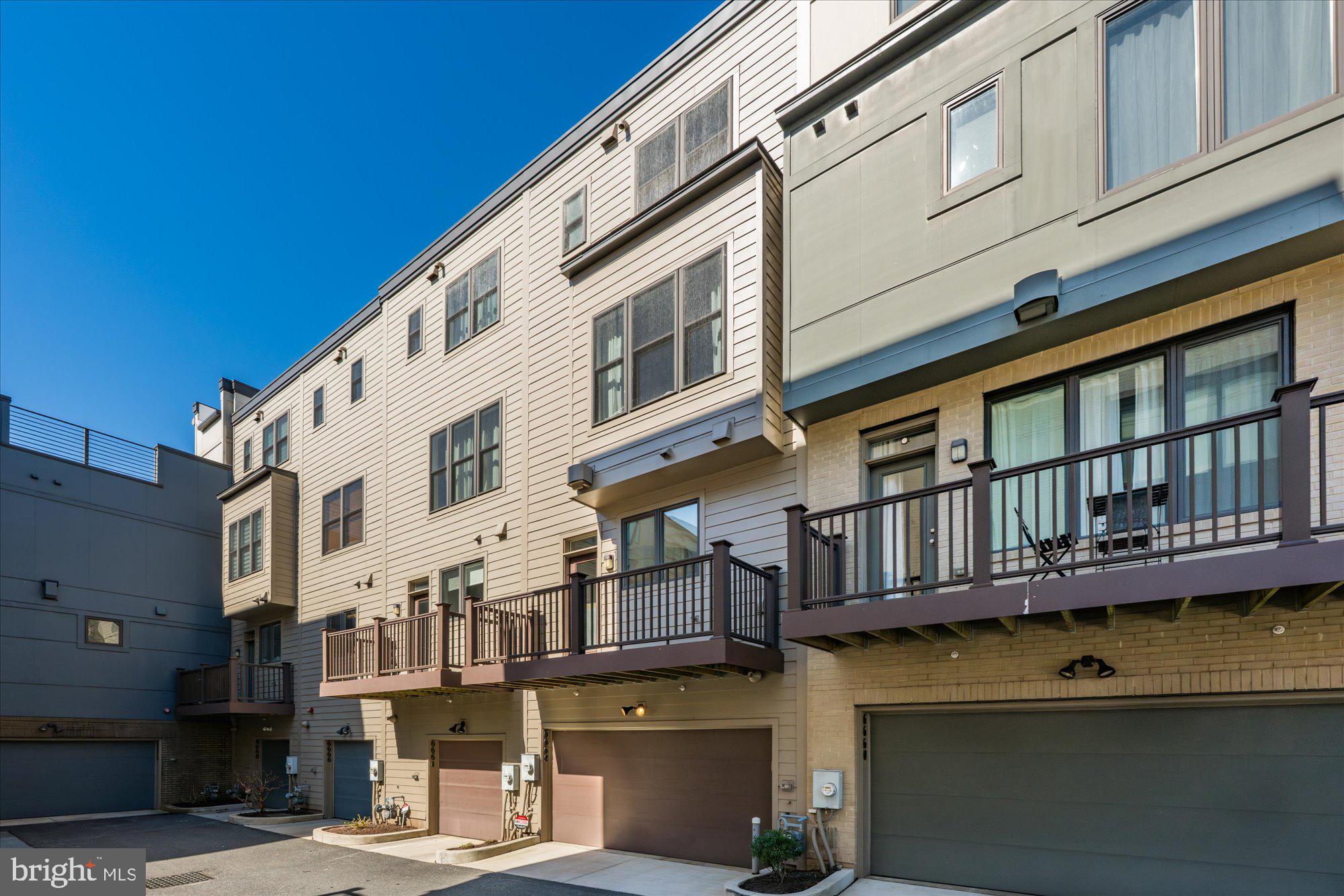 MONTGOMERY ROW - Residential