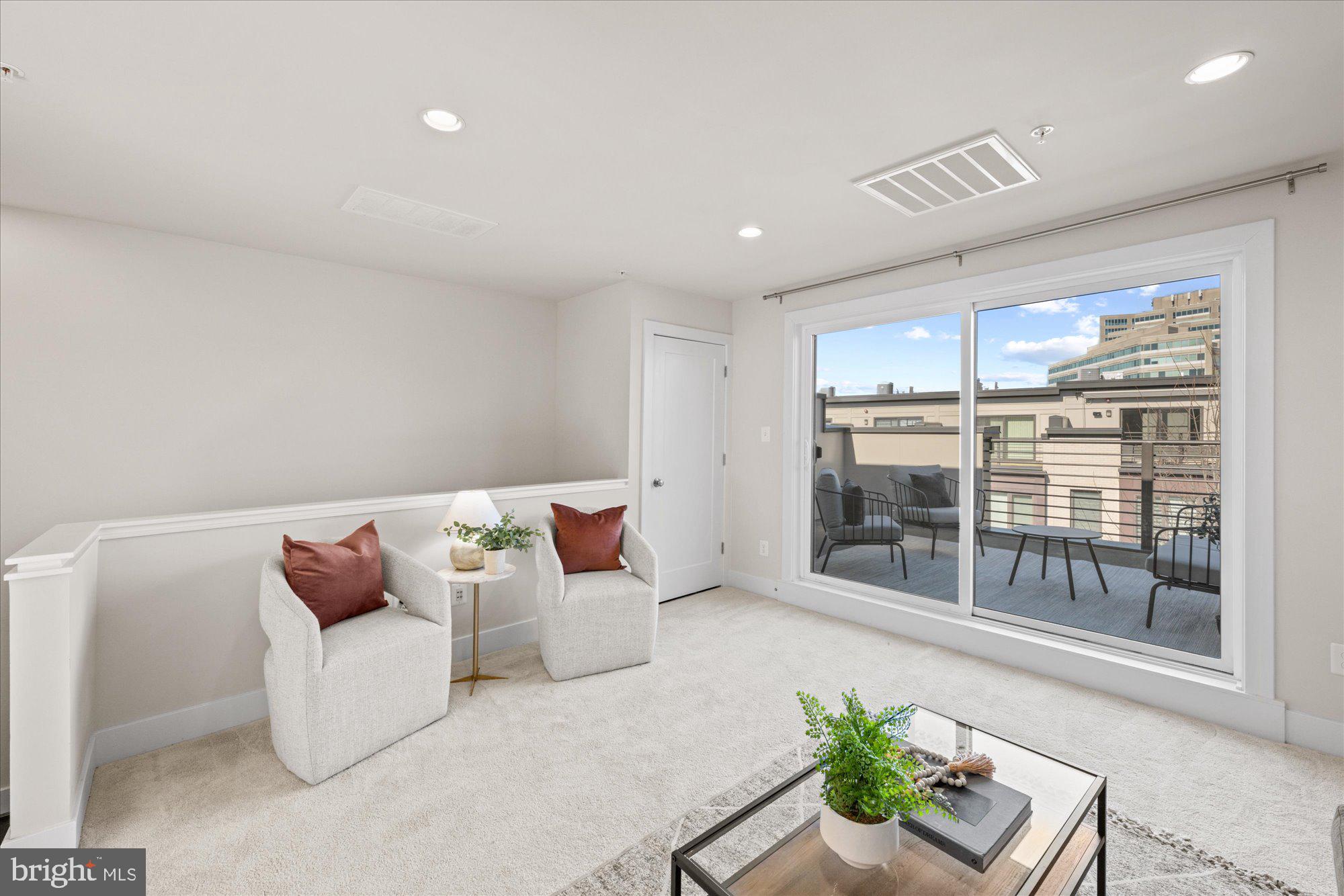 MONTGOMERY ROW - Residential