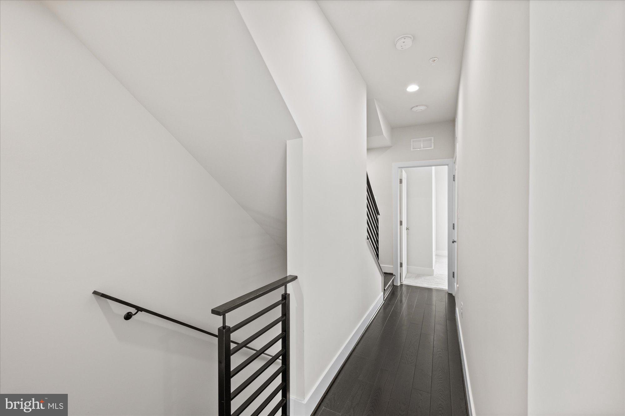 MONTGOMERY ROW - Residential